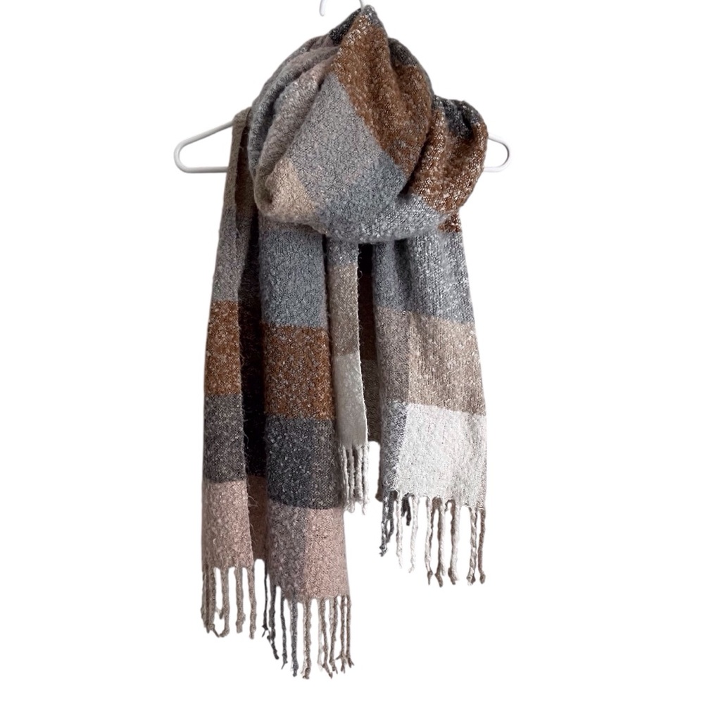 Abercrombie Plaid Boucle Blanket Scarf Neutral Preppy Gorpcore Grey Tan White